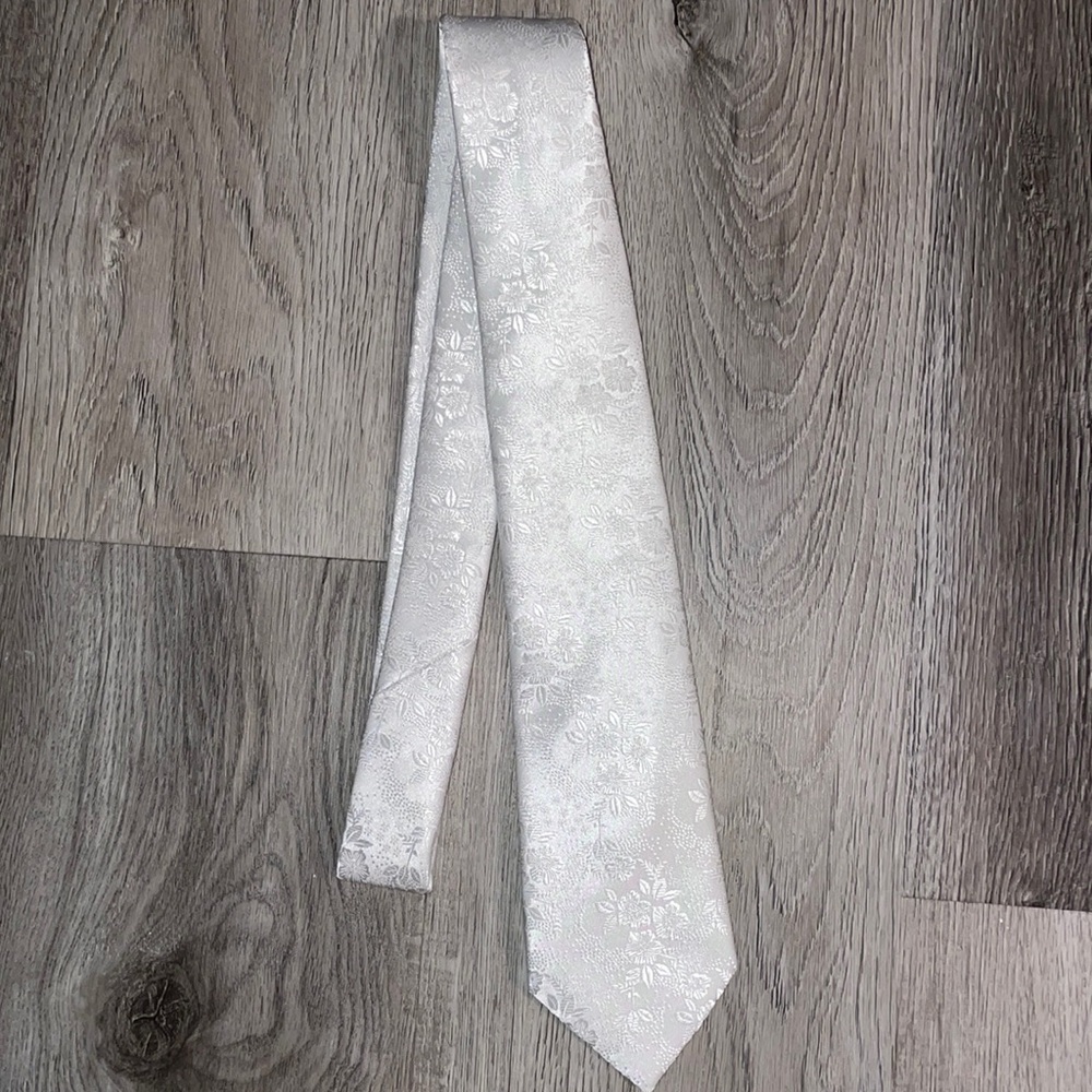White tie